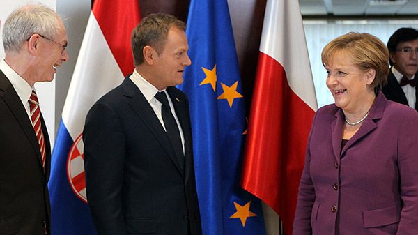 Donald Tusk i Angela Merkel na szczycie UE w Brukseli