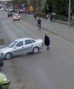 Groźny wypadek w Łukowie. Kobieta cofała autem i potrąciła 92-latkę