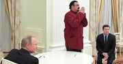 Władimir Putin wręczył na Kremlu rosyjski paszport Stevenowi Seagalowi