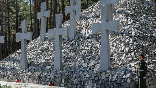 Na otwartym w 2012 r. Polskim Cmentarzu Wojennym w Bykowni spoczywa prawie 3,5 tys. polskich ofiar zbrodni katyńskiej