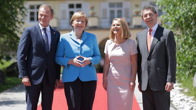Donald Tusk z żoną Małgorzatą oraz Angela Merkel z mężem Joachimem Sauerem w bawarskim Kruen