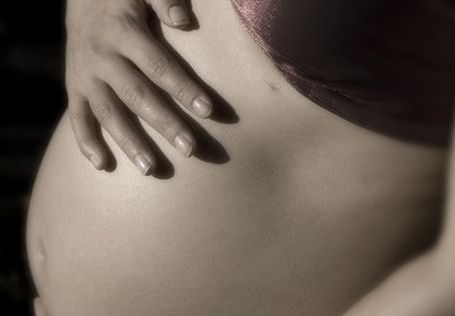 To nieprawda, że alkohol pity w ciąży może pomóc dziecku