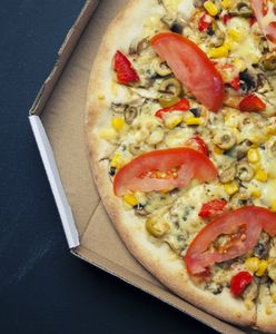 Załoga pizzerii zauważa, że klient przestał regularnie dokonywać zamówień. I to ratuje mu życie