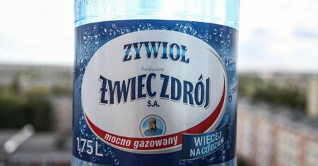 Firma Żywiec Zdrój: obce substancje wykryto tylko jednej butelce wody