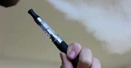 53% użytkowników e-papierosów całkowicie rzuciło palenie