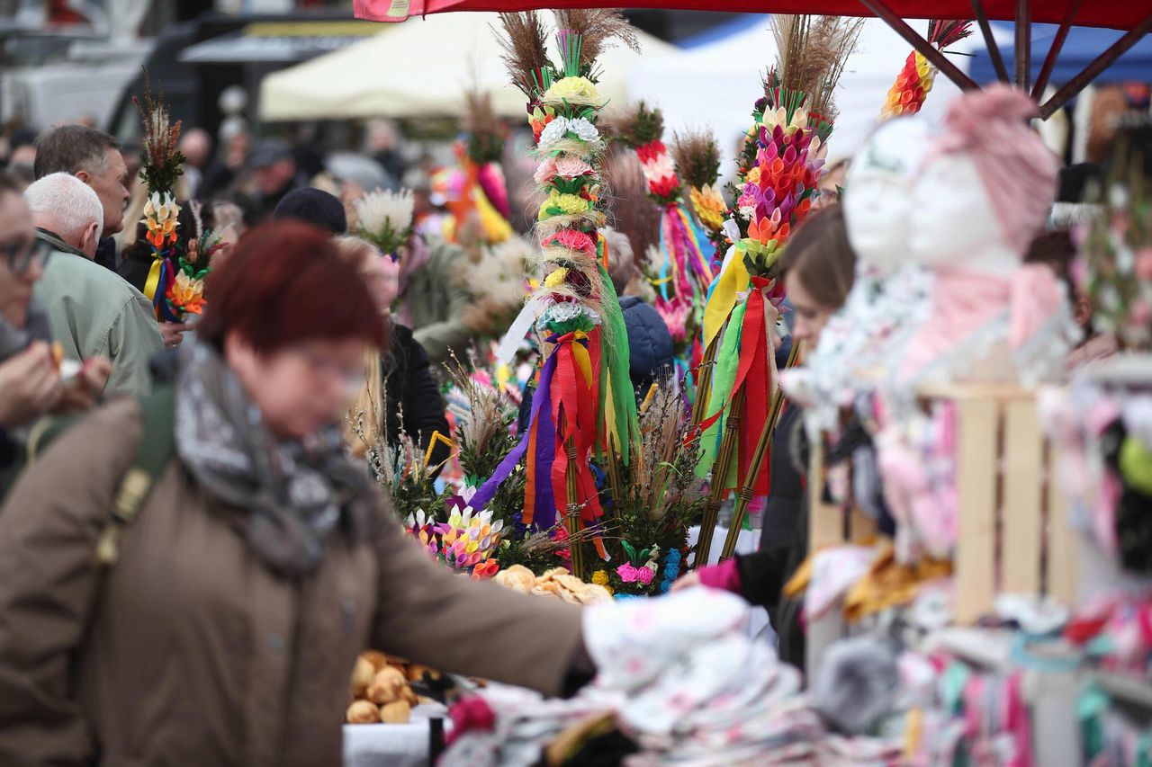 "Na mszę nie chodzą, ale palmę i koszyczek pierwsi święcą". Tradycja kontra poglądy religijne