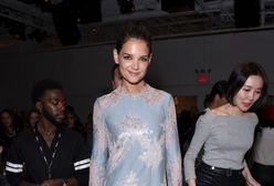 LOOK OF THE DAY: Katie Holmes w błękicie i koronkach