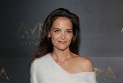 "Jezioro marzeń": Katie Holmes w bieli na czerwonym dywanie