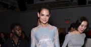LOOK OF THE DAY: Katie Holmes w błękicie i koronkach