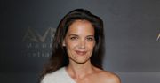 "Jezioro marzeń": Katie Holmes w bieli na czerwonym dywanie