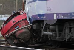 Tragiczny wypadek w Bedoniu Przykościelnym. Wjechał pod pociąg przy zamkniętych zaporach