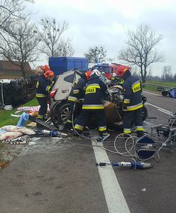 Śmiertelny wypadek w Podlaskiem. Czołowe zderzenie tira i osobówki