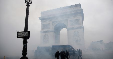 Napięta sytuacja we Francji. Stan wyjątkowy pod znakiem zapytania