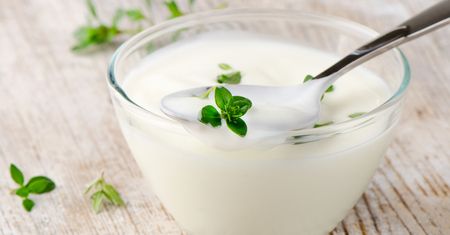 Jogurt grecki - właściwości. Fakty i mity na temat jogurtu greckiego