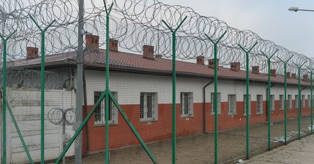 Wyłudził ponad 340 tys. złotych. Mężczyzna uciekł z zakładu, gdzie przebywał na obserwacji