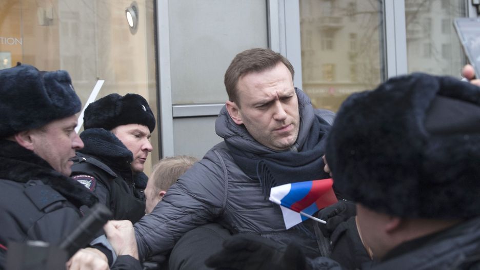 Aleksiej Nawalny został wrzucony do policyjnego wozu