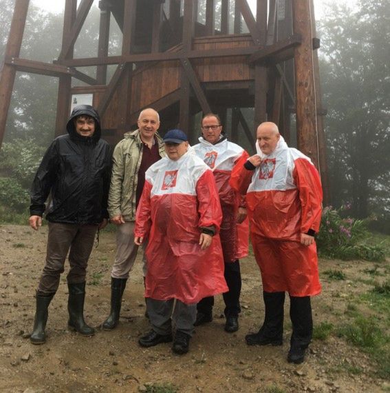 Pamiętacie "patriotyczną" pelerynę Kaczyńskiego? Już w piątek możecie zdobyć taką samą