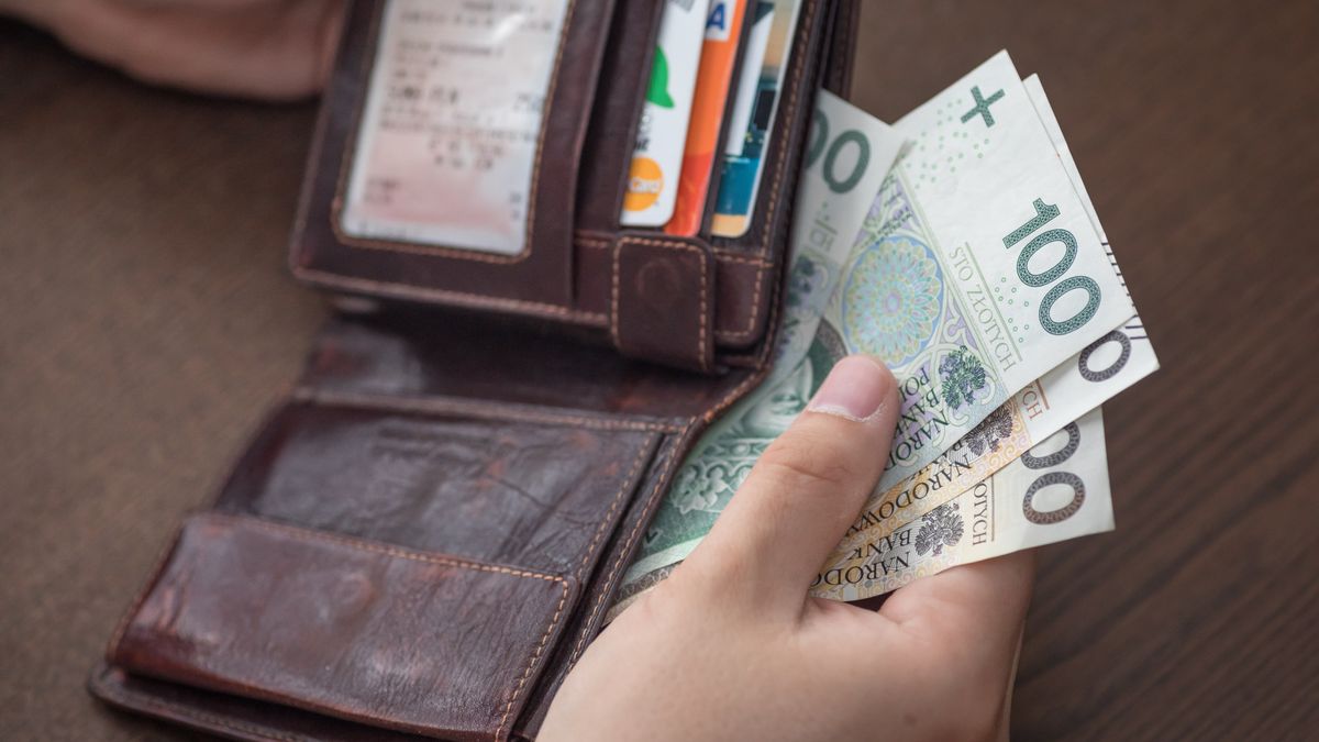 Szaleńcze tempo wzrostu płacy minimalnej. Zdaniem ekonomistów, to prosta droga do kryzysu pracowniczego