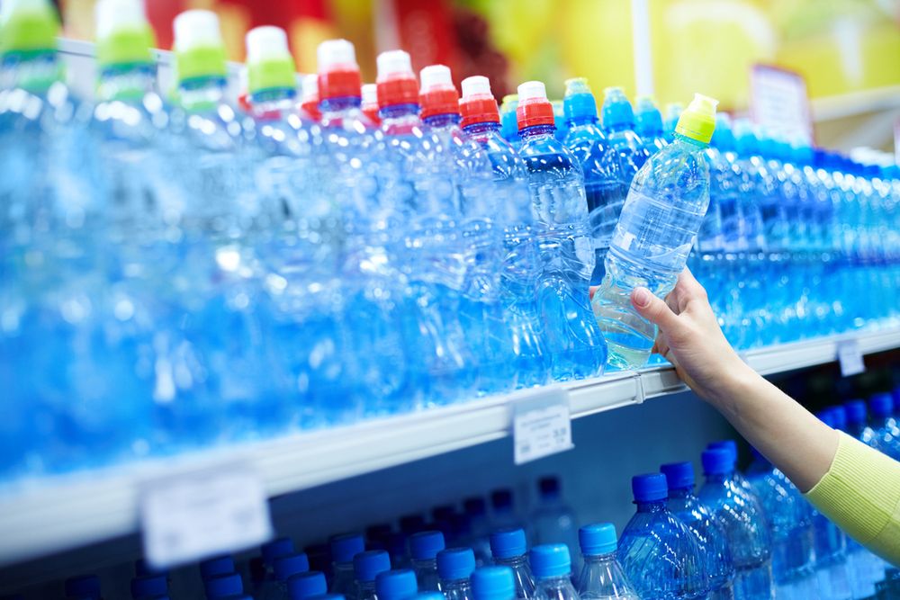 Plastikowe butelki z wodą