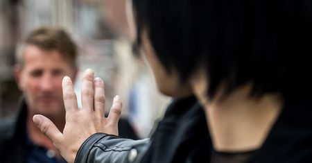 Udowodnienie molestowania seksualnego to droga przez mękę. To dlatego ofiary nie idą do sądów