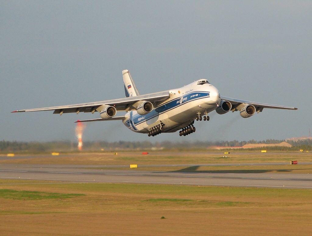 W Polsce wylądował An-124 Rusłan. To największa, seryjnie produkowana maszyna świata