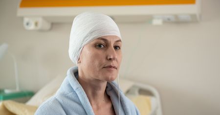 Na Wspólnej. Julka zaginie. Operacja Elżbiety pod znakiem zapytania (odcinek 2945 - streszczenie)