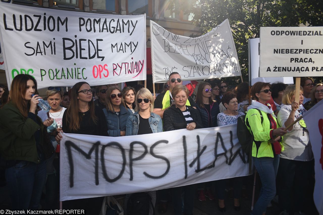 Pracownicy socjalni protestują. Wypłata 500+ zagrożona