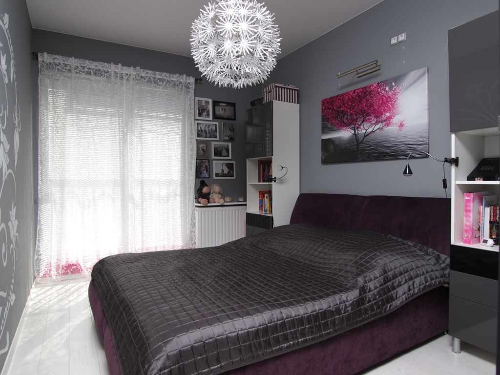 Lampy sufitowe z artystycznymi akcentami nadadzą sypialni charakteru 