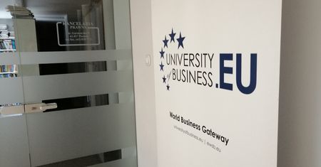 "Uczelnia-widmo" chce się przenieść do Warszawy. "W Poznaniu są już spaleni"