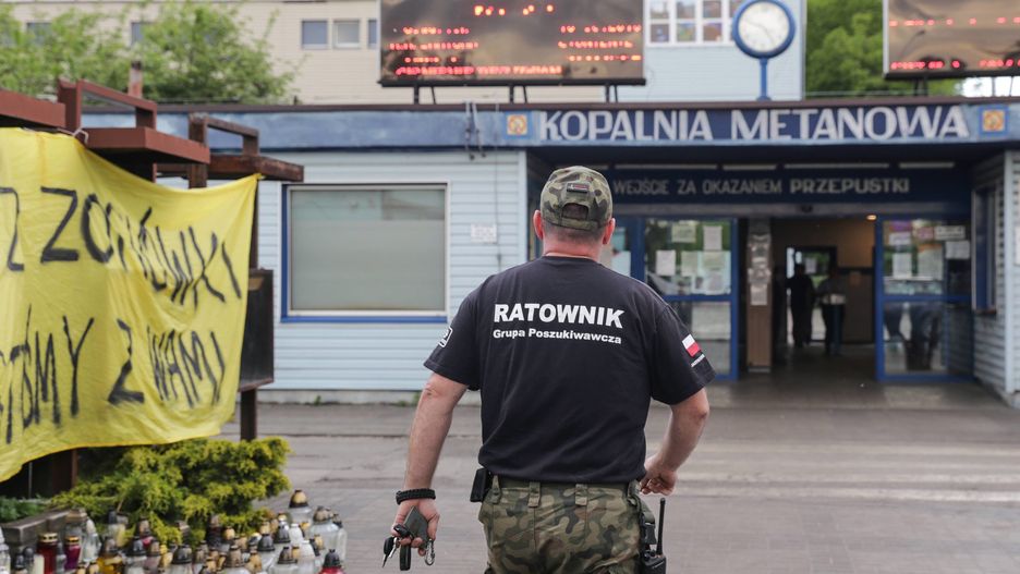 Ratownicy szukają trzech górników