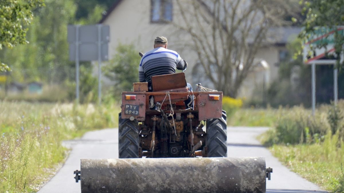 Dla mieszkańców wsi ich gminne drogi są najważniejsze. Trudno jednak o rządowe wsparcie, gdy nie mają one połączenia choćby z ekspresówką.