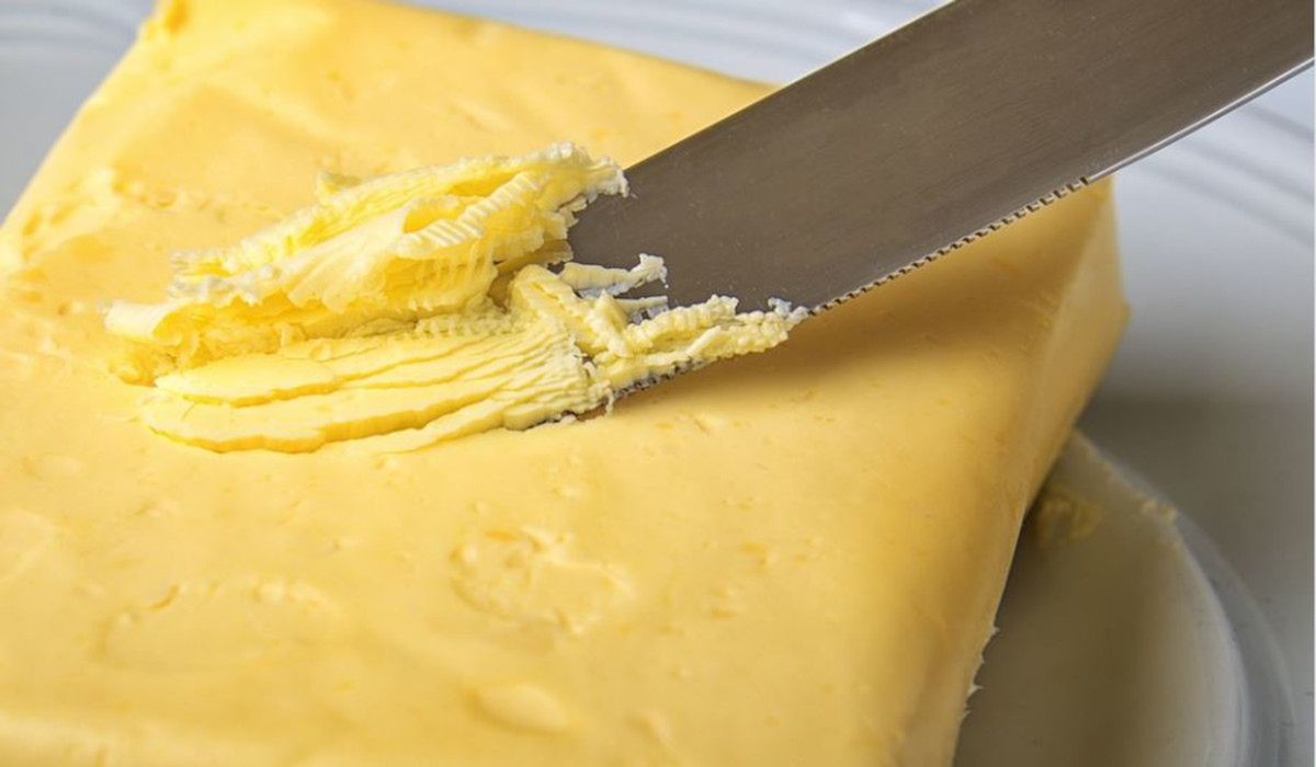 Rozsmarowywanie masła - Pyszności; Foto Pixabay