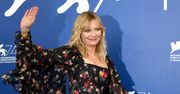 Kirsten Dunst pół roku po porodzie. Pozuje w czarnym kostiumie i szortach