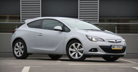 Opel Astra GTC 1.4 Enjoy: dla młodych i bogatych