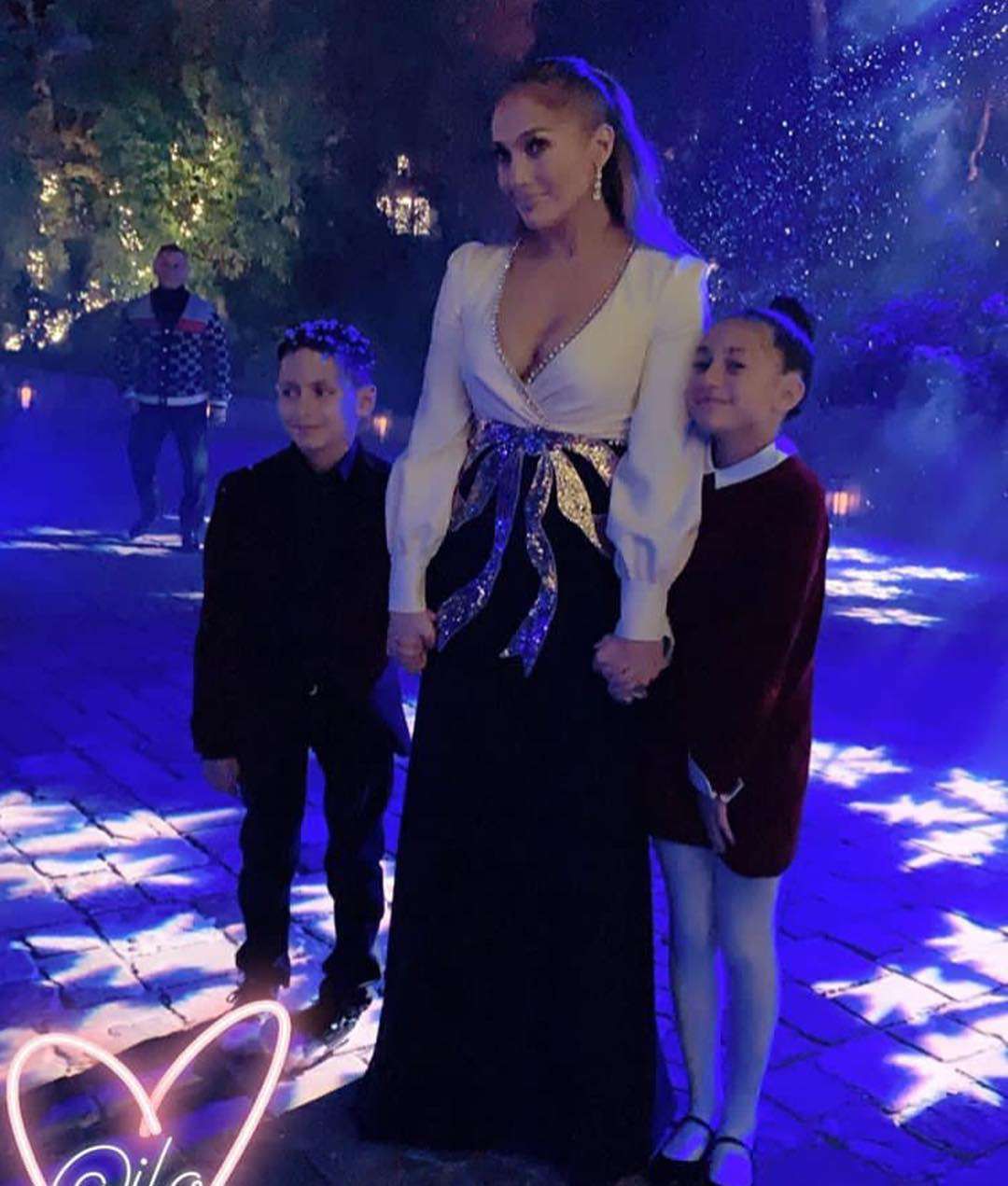 Świąteczna kreacja Jennifer Lopez