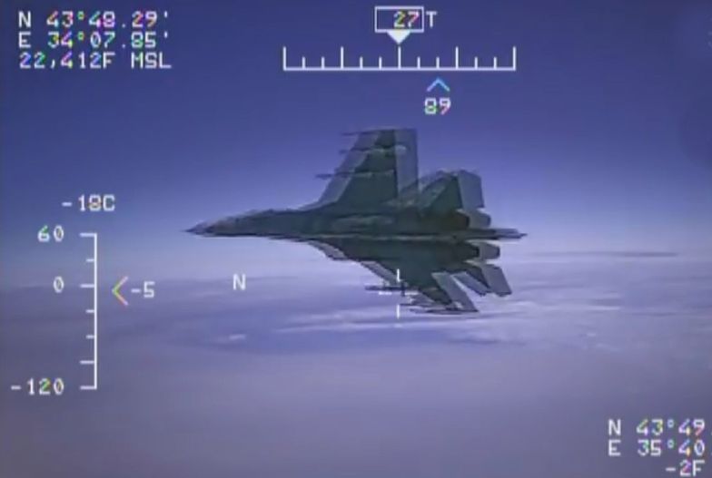 Tak Rosjanie igrają z USA. Pokazali wideo jak Su-27 przechwytuje "szpiegowską maszynę"
