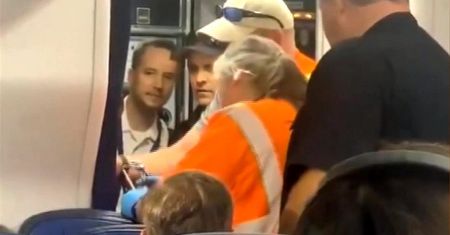 Pasażerka utknęła w toalecie. Samolot United Airlines lądował awaryjnie