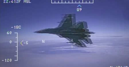 Tak Rosjanie igrają z USA. Pokazali wideo jak Su-27 przechwytuje "szpiegowską maszynę"