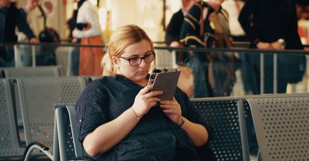 Podróż samolotem dla pasażerki plus size? "Dyskutuje się o mnie, jakbym była walizką"