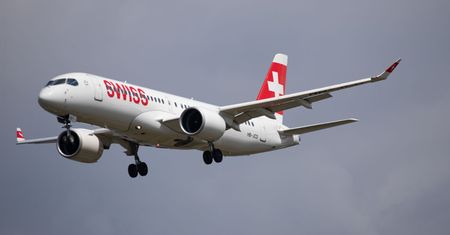 Matka i córka pokłóciły się z pilotem samolotu. Pobiły go w kokpicie