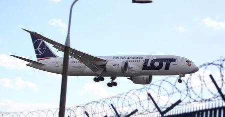 Lot odwołany z powodu strajku. Pasażerowi należy się odszkodowanie