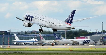Pracownicy LOT dostaną podwyżki. Osiągnięto porozumienie ze związkowcami