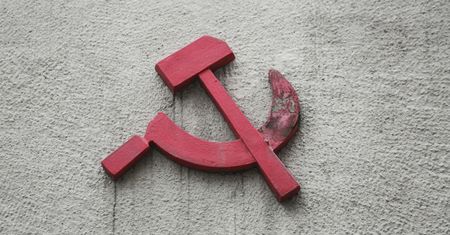 Będą kary za sierp i młot. Rząd pracuje nad nowym przepisem