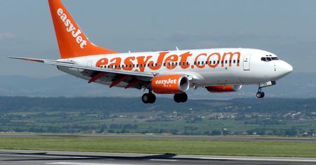 EasyJet. Skandal: pasażer na miejscu bez oparcia. Linia prosi o usunięcie kompromitującego zdjęcia