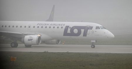 Awaryjne lądowanie na Lotnisku Chopina. Maszyna LOT-u zawróciła z powodu burzy