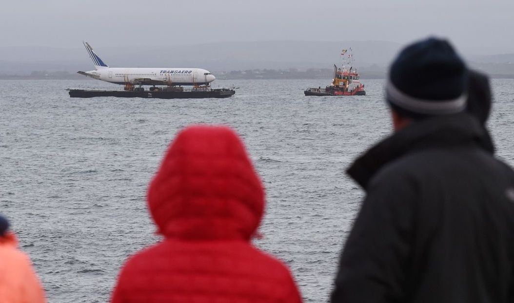 Niezwykła podróż ogromnego samolotu
