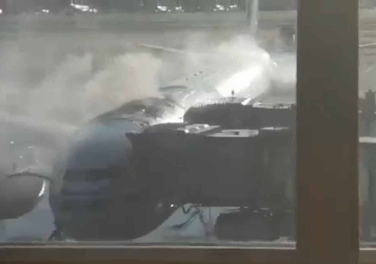 Chiny. Pożar samolotu Airbus A330. Zobacz wideo nagrane przez świadków