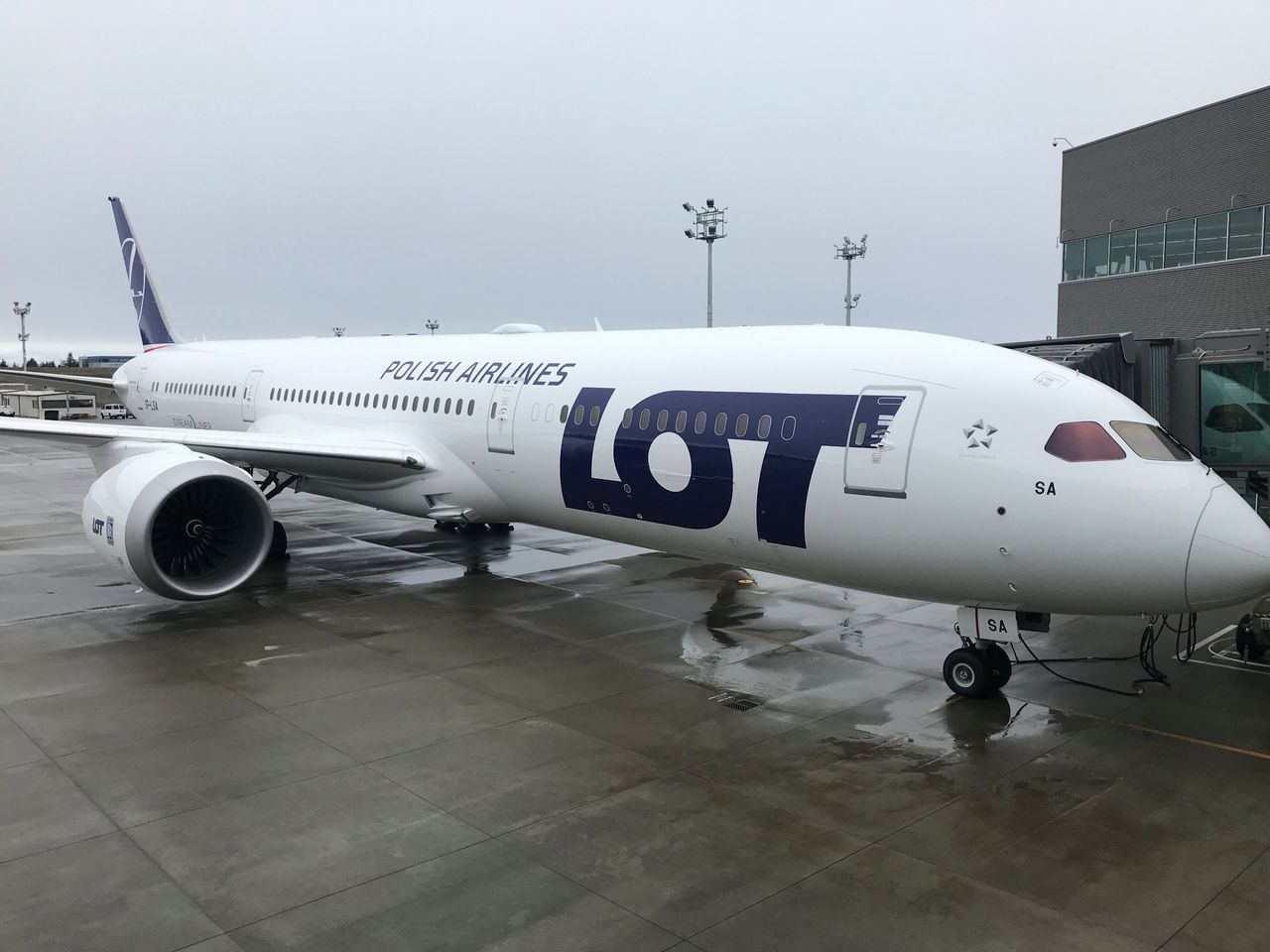 Nowy Dreamliner LOT-u już w kraju. Tak wyglądał inauguracyjny rejs