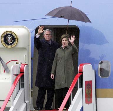 Bush przyleciał do Moskwy