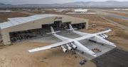 Gigantyczny samolot Stratolaunch po raz pierwszy opuścił hangar